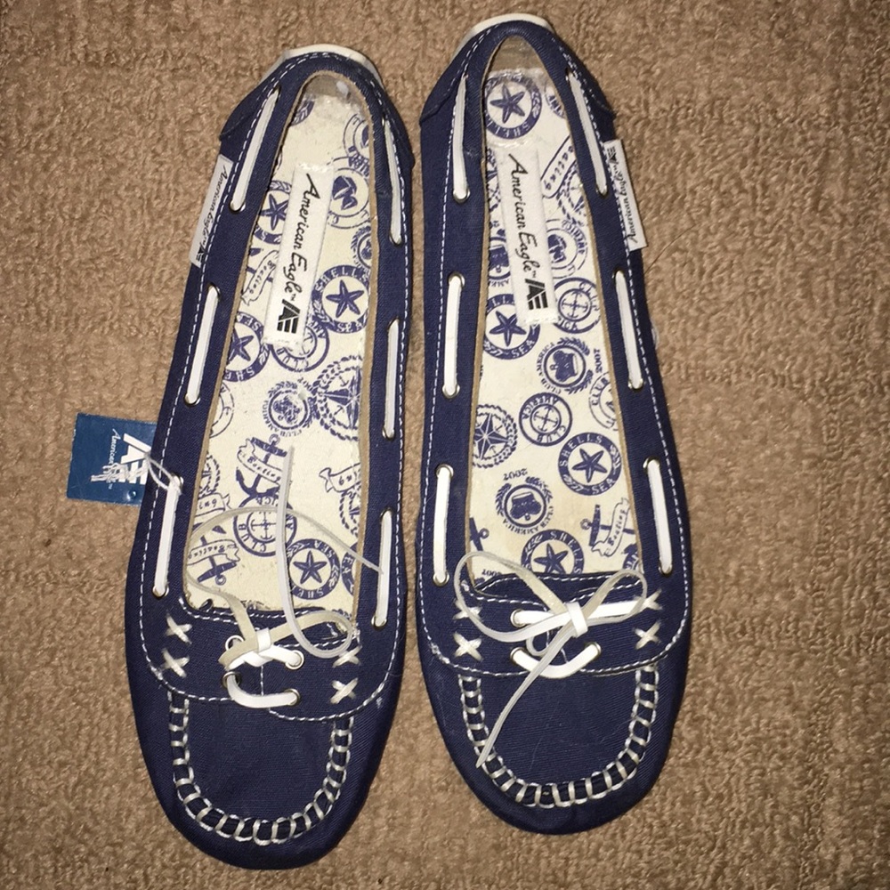 NWT American Eagle canvas shoe